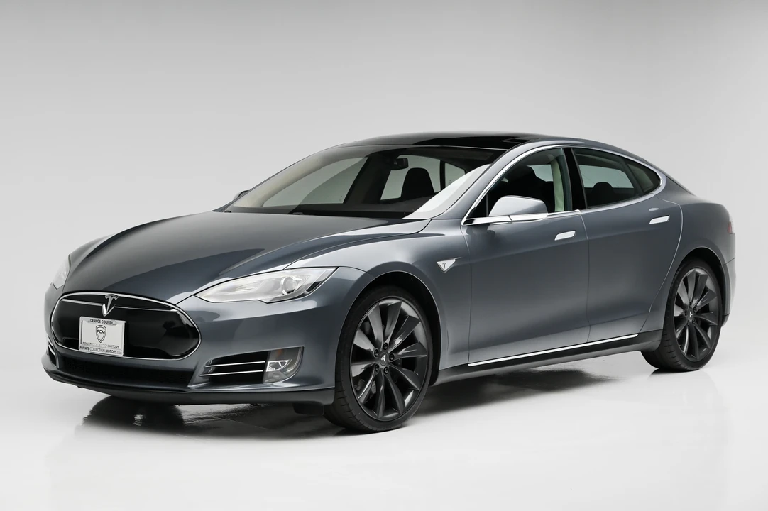 2013 Tesla Model S - Image 2 of 31