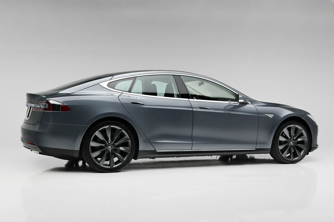 2013 Tesla Model S - Image 5 of 31