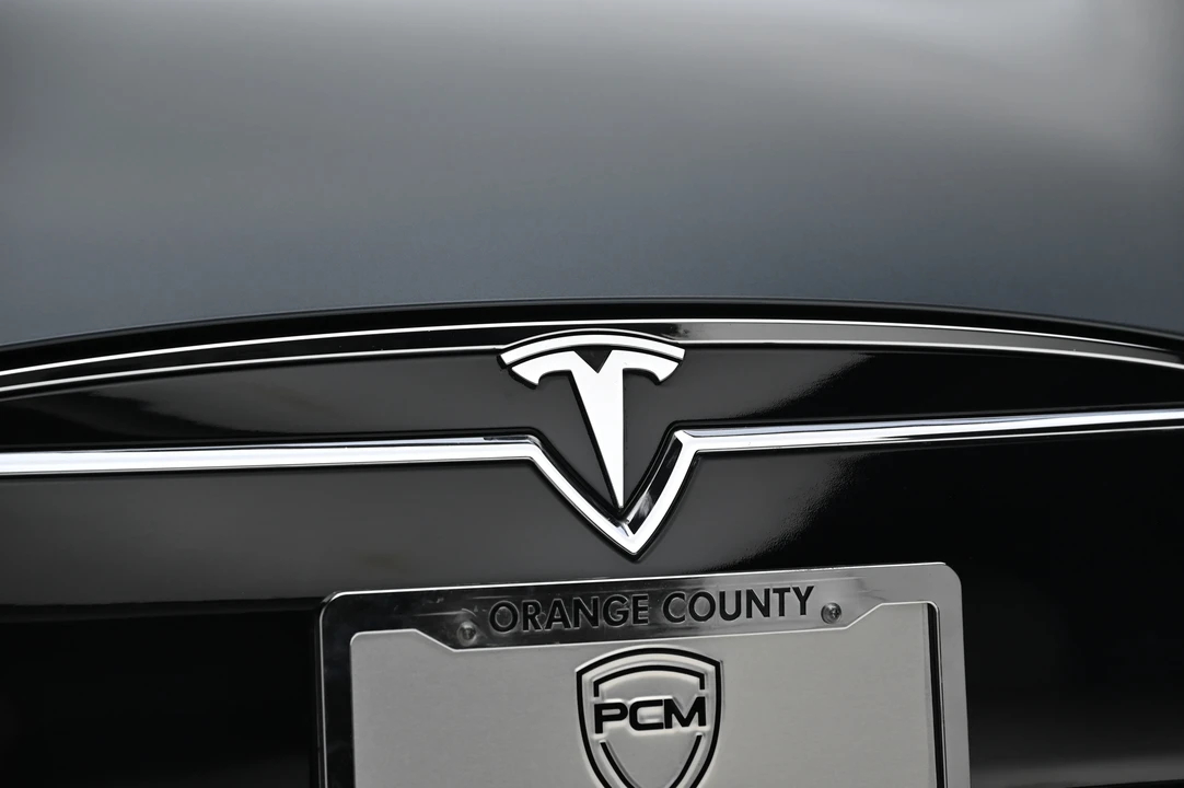 2013 Tesla Model S - Image 25 of 31