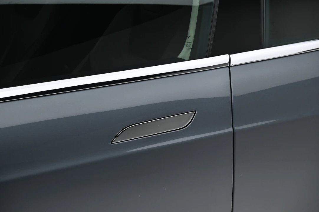 2013 Tesla Model S - Image 24 of 31