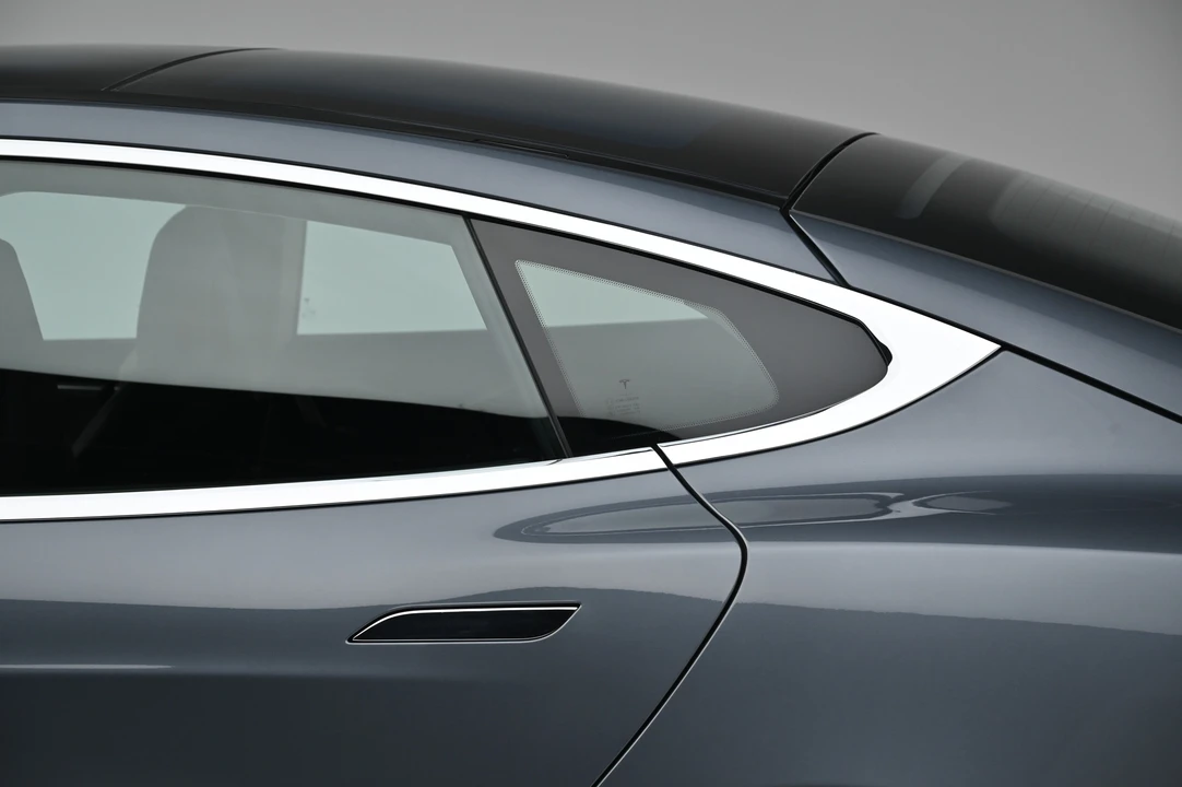 2013 Tesla Model S - Image 14 of 31