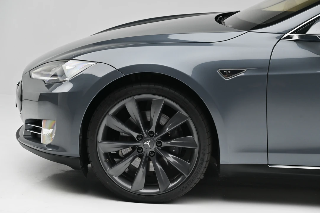 2013 Tesla Model S - Image 26 of 31