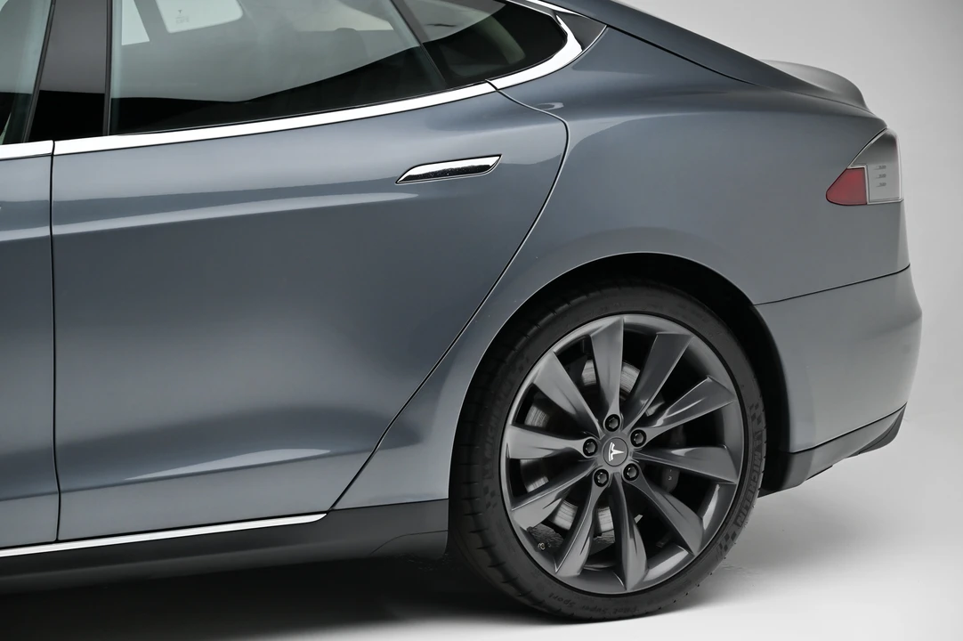 2013 Tesla Model S - Image 15 of 31