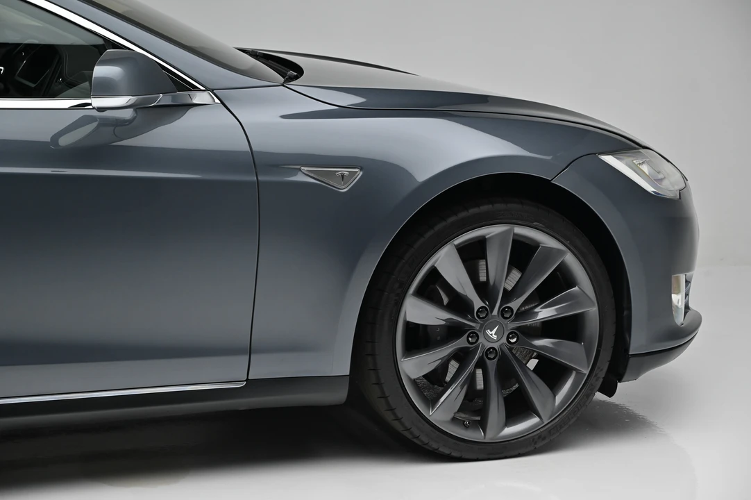2013 Tesla Model S - Image 19 of 31