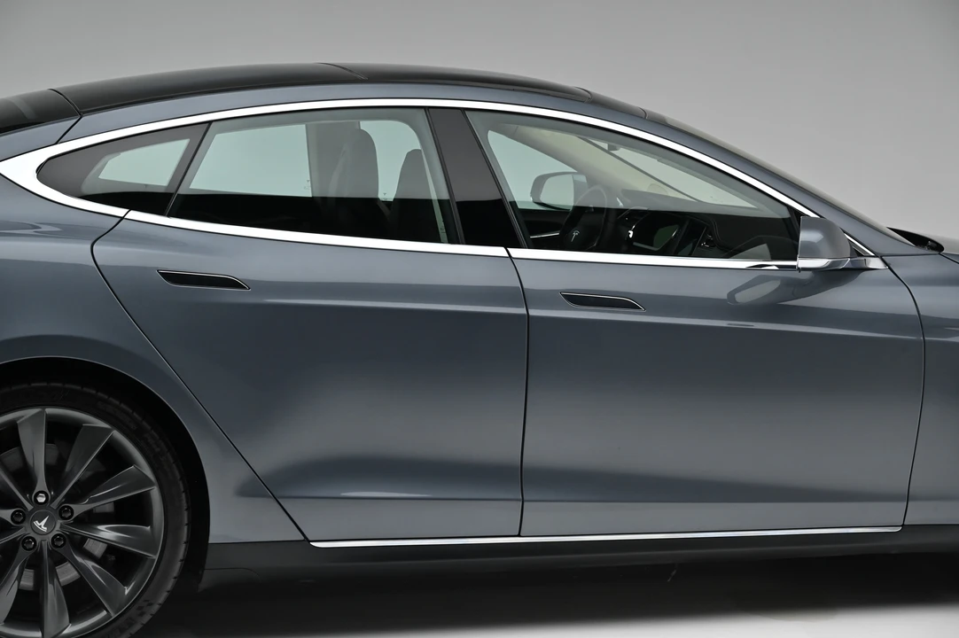 2013 Tesla Model S - Image 18 of 31