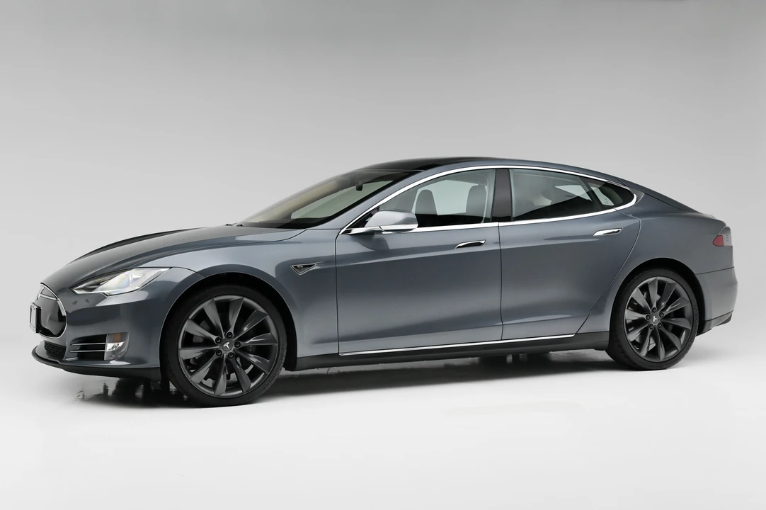 2013 Tesla Model S - Image 8 of 31