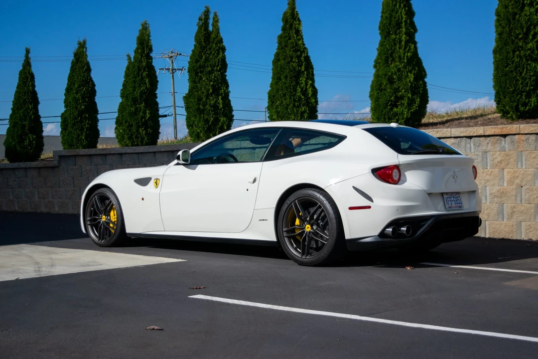 2015 Ferrari FF - Image 27 of 31