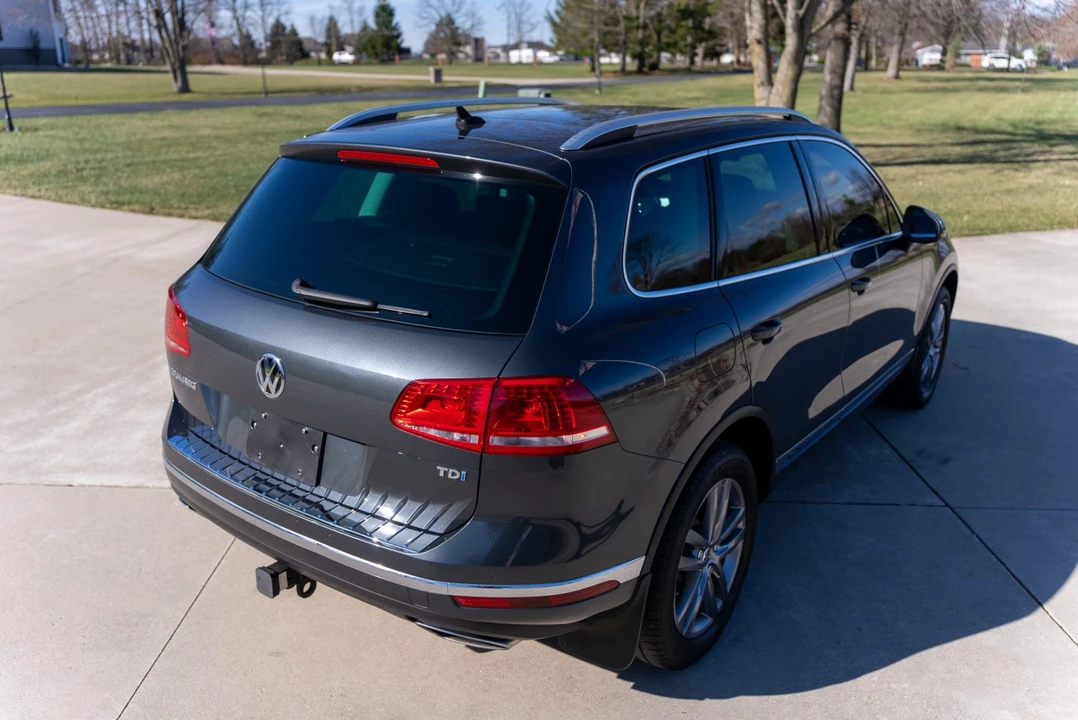 2016 Volkswagen Touareg - Image 2 of 7