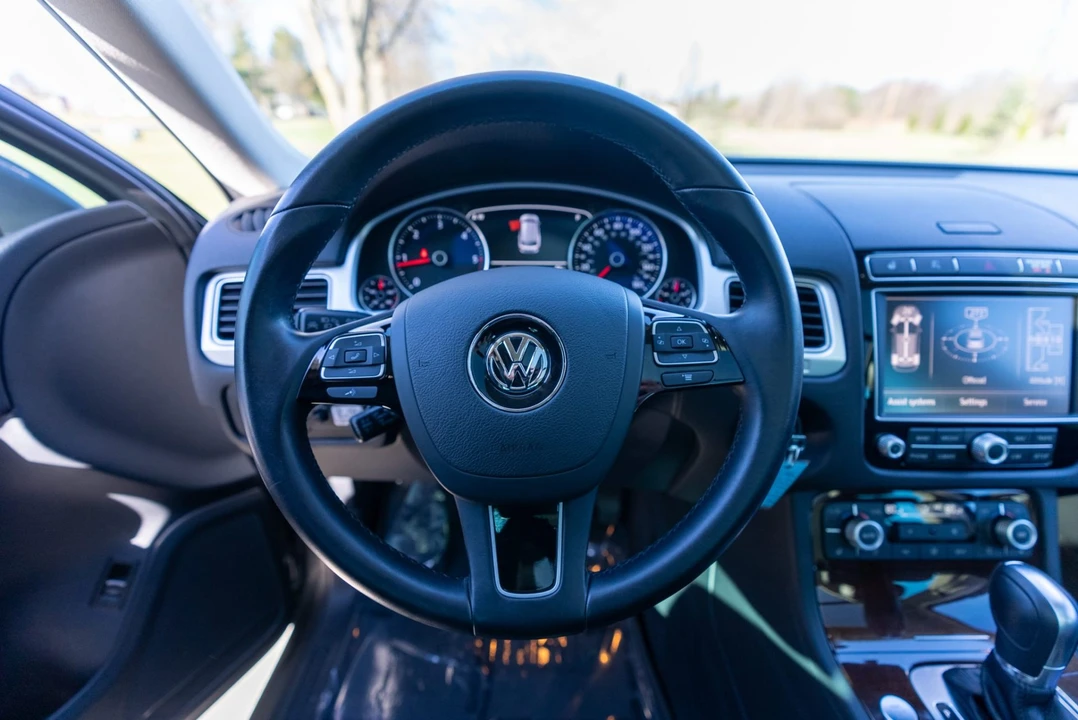 2016 Volkswagen Touareg - Image 5 of 7