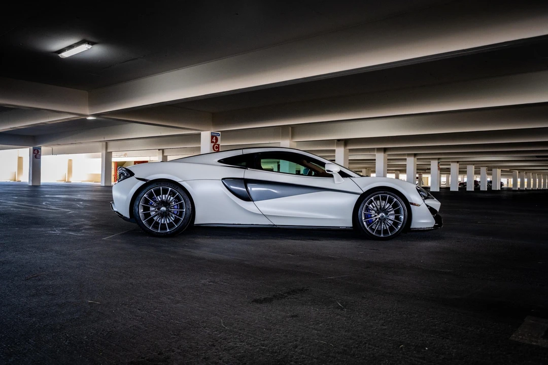 2017 McLaren 570GT - Image 30 of 31