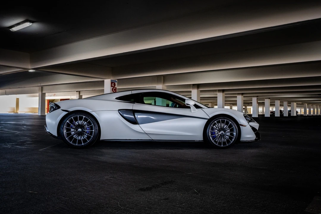 2017 McLaren 570GT - Image 26 of 31
