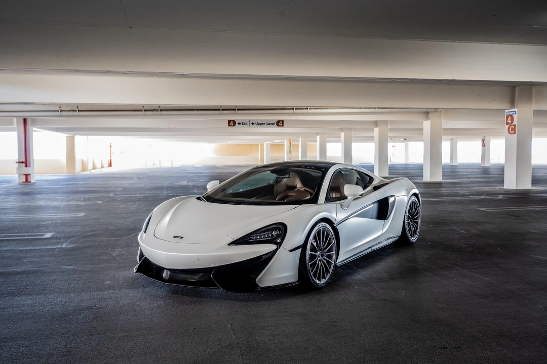 2017 McLaren 570GT - Image 13 of 31
