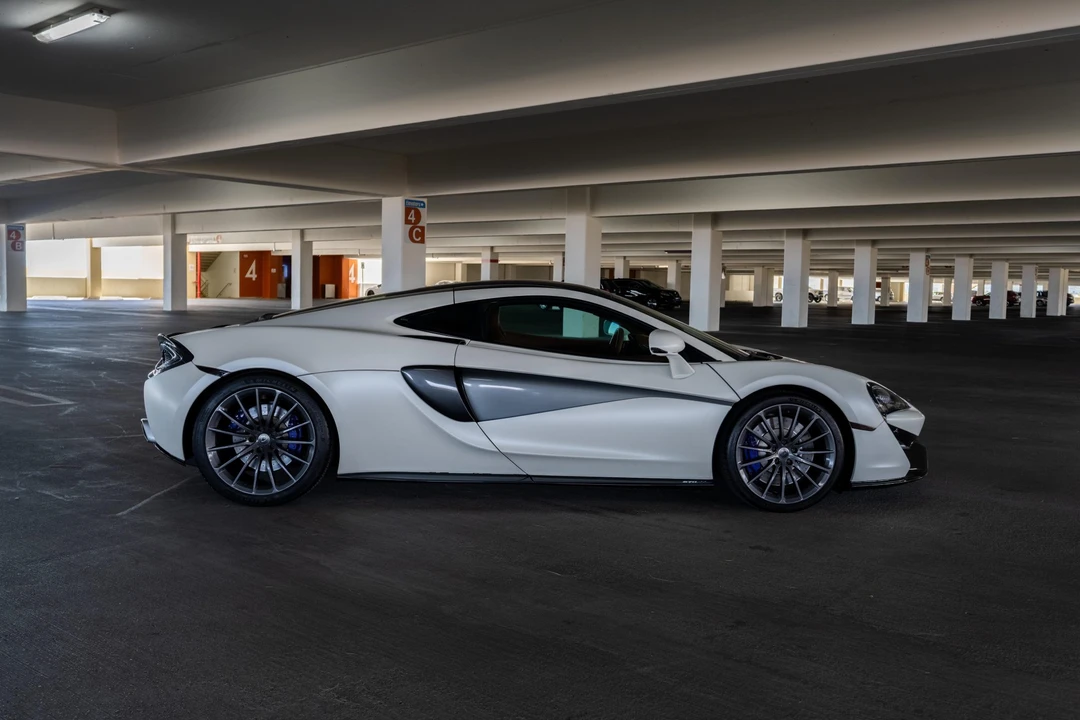 2017 McLaren 570GT - Image 28 of 31