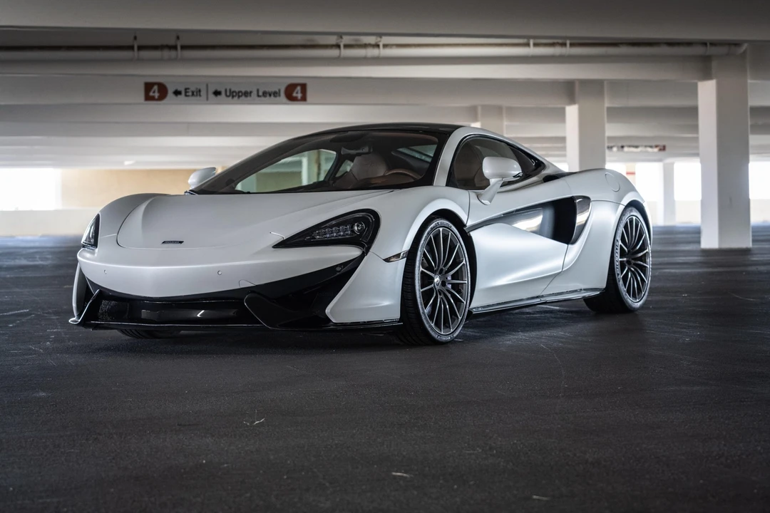 2017 McLaren 570GT - Image 9 of 31