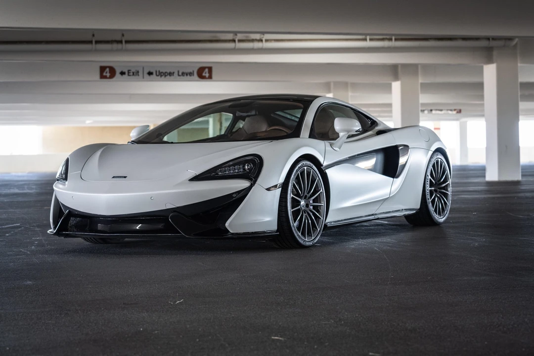 2017 McLaren 570GT - Image 10 of 31
