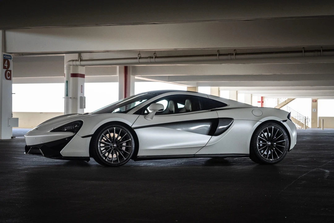 2017 McLaren 570GT - Image 2 of 31