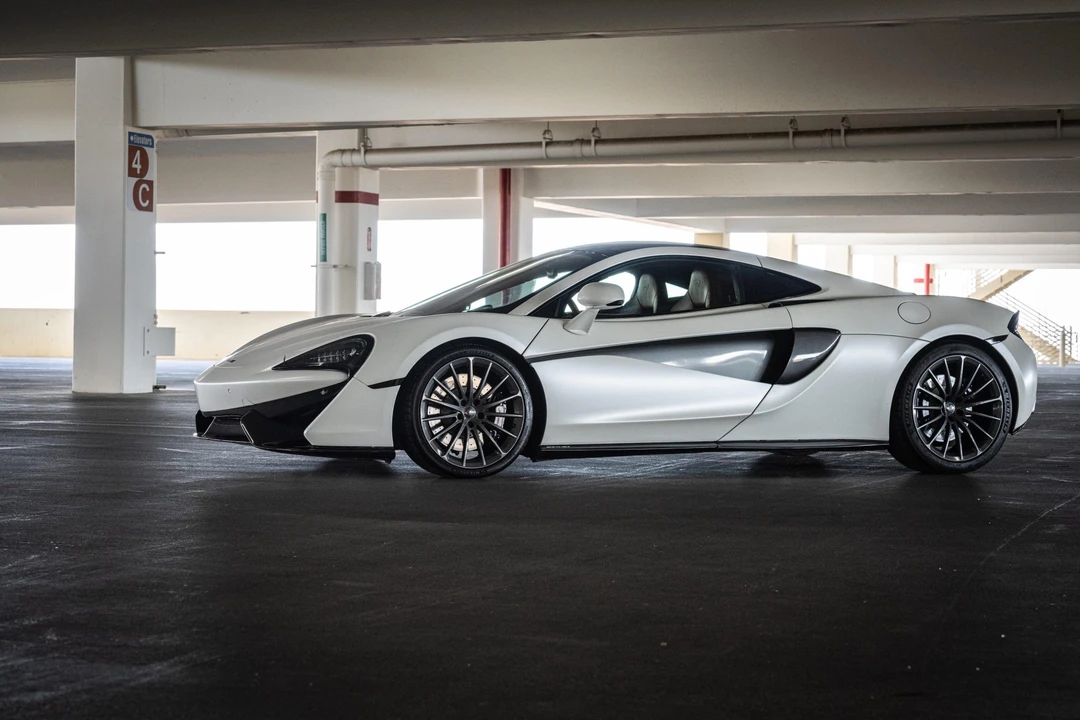 2017 McLaren 570GT - Image 3 of 31