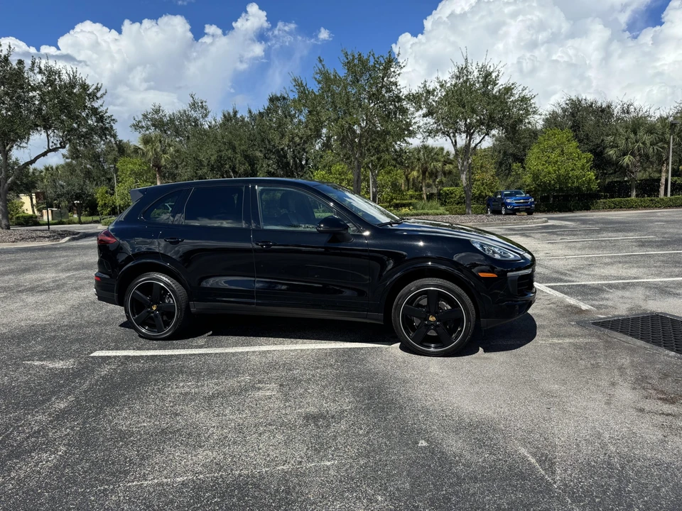 2017 Porsche 958 Cayenne - Image 13 of 31