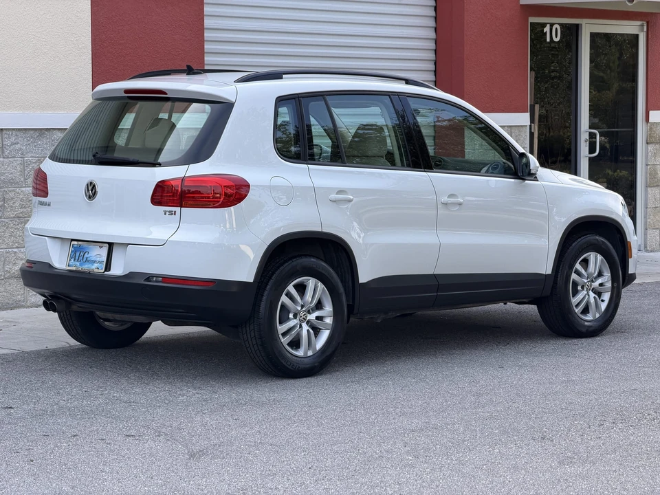 2017 Volkswagen Tiguan - Image 10 of 31