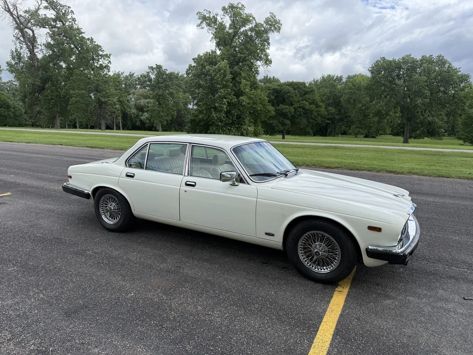 1982 Jaguar XJ Series 3 - Image 2 of 31