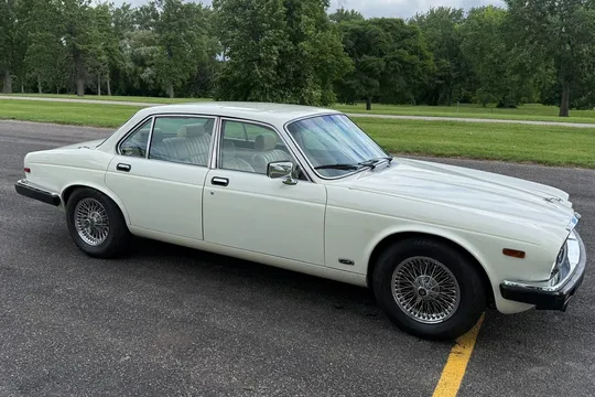 1982 Jaguar XJ12 Series III