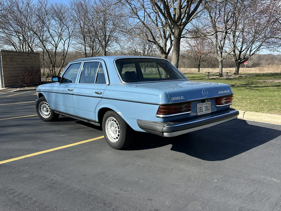 1982 Mercedes-Benz W123 Sedan - Image 18 of 31