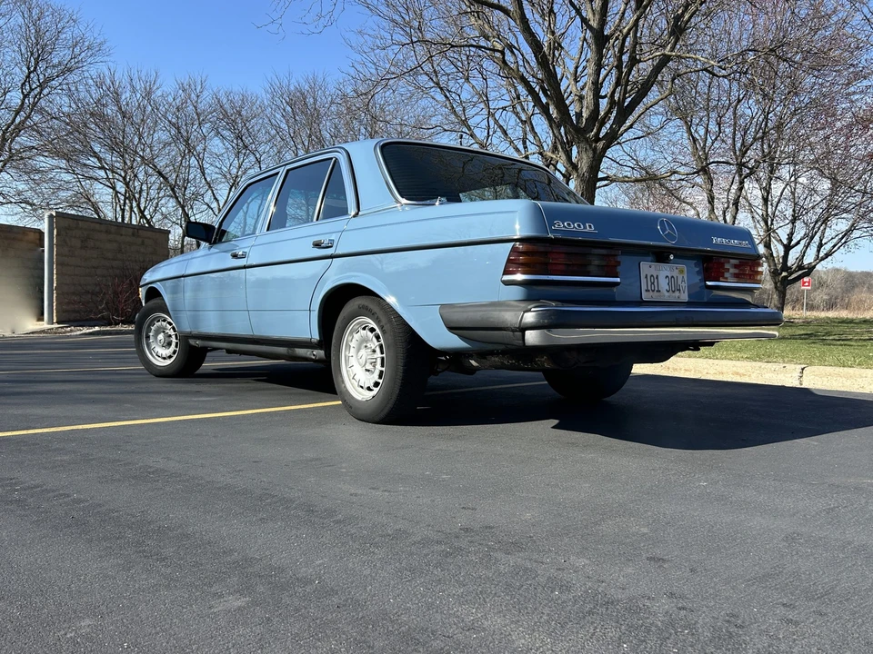 1982 Mercedes-Benz W123 Sedan - Image 19 of 31