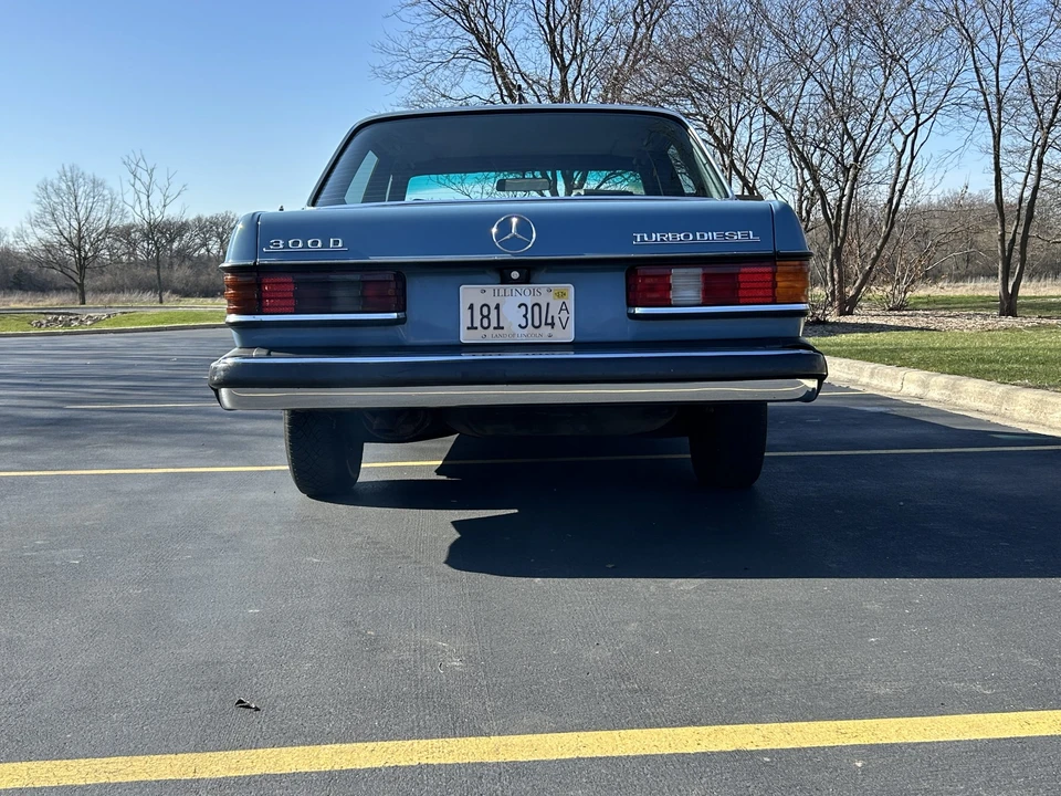 1982 Mercedes-Benz W123 Sedan - Image 22 of 31