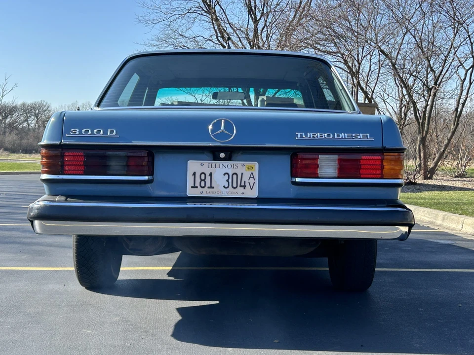 1982 Mercedes-Benz W123 Sedan - Image 23 of 31