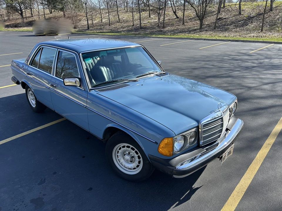 1982 Mercedes-Benz W123 Sedan - Image 26 of 31