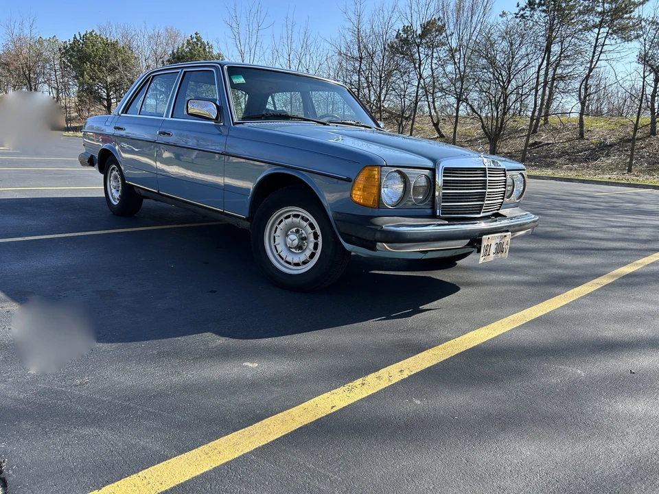 1982 Mercedes-Benz W123 Sedan - Image 27 of 31
