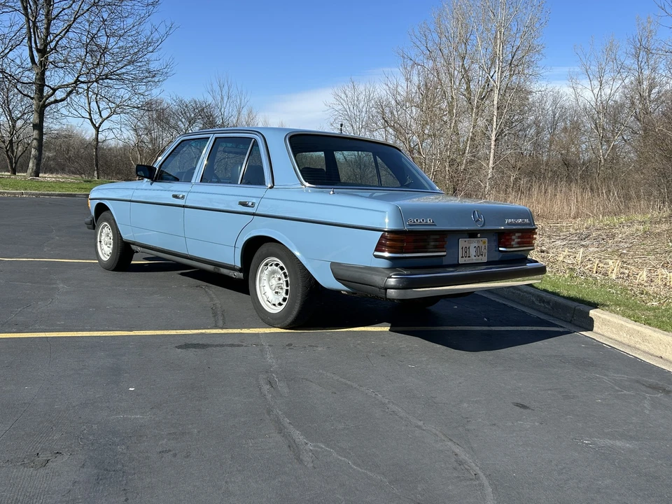 1982 Mercedes-Benz W123 Sedan - Image 20 of 31