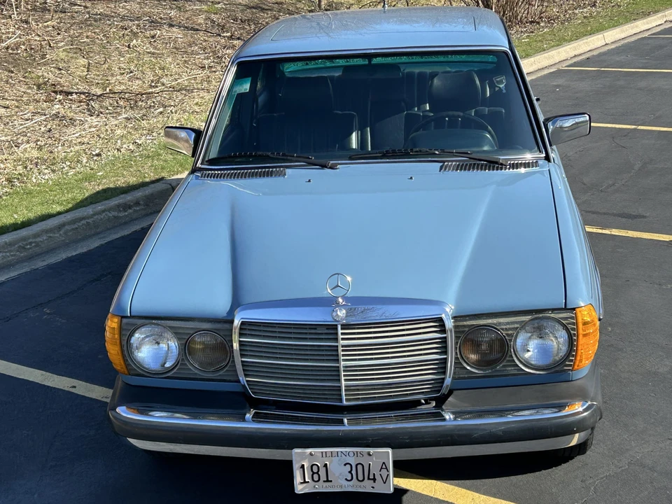 1982 Mercedes-Benz W123 Sedan - Image 30 of 31