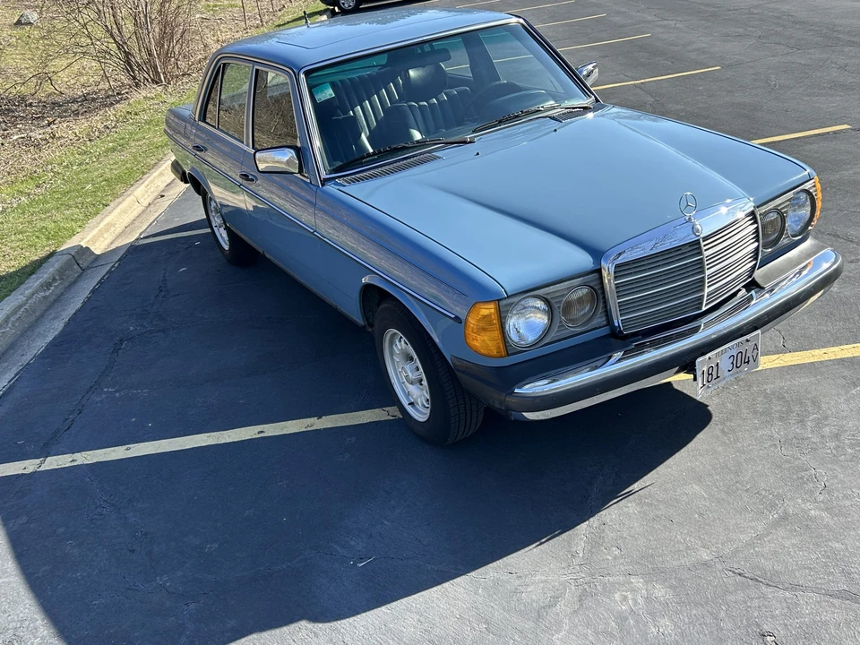 1982 Mercedes-Benz W123 Sedan - Image 28 of 31