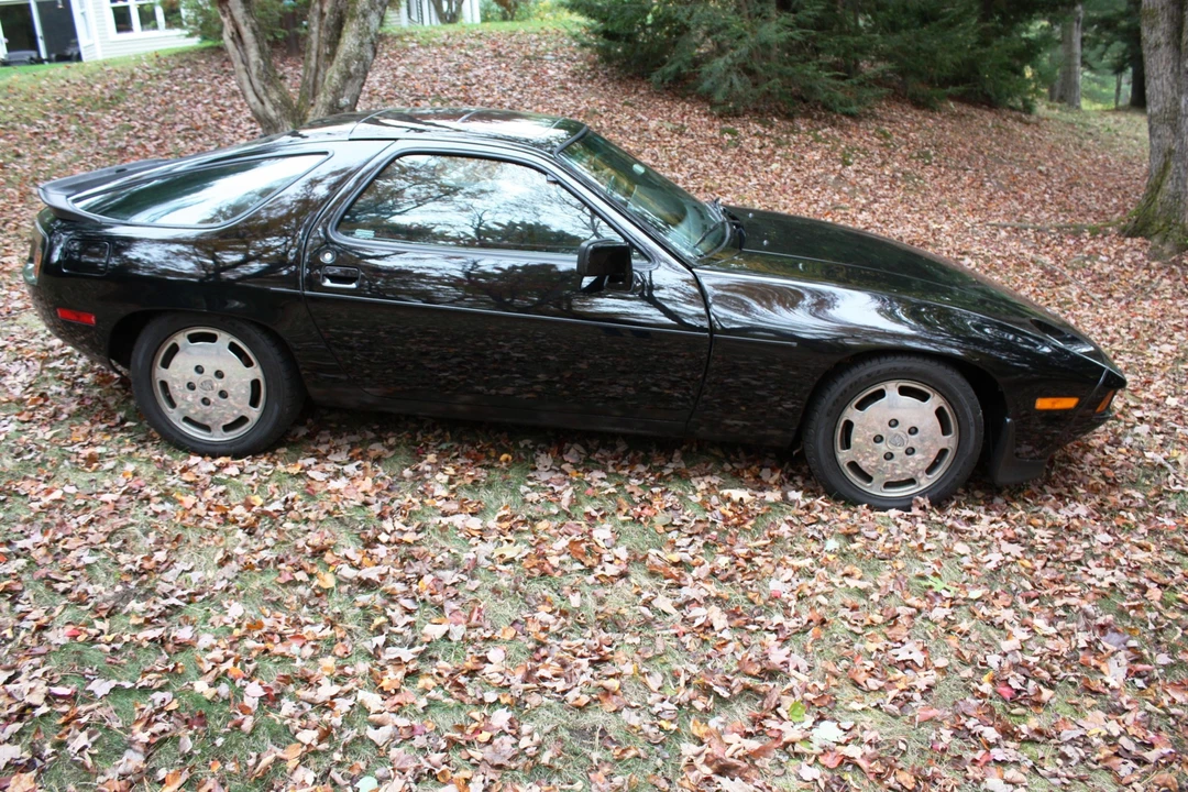1983 Porsche 928 S - Image 12 of 31