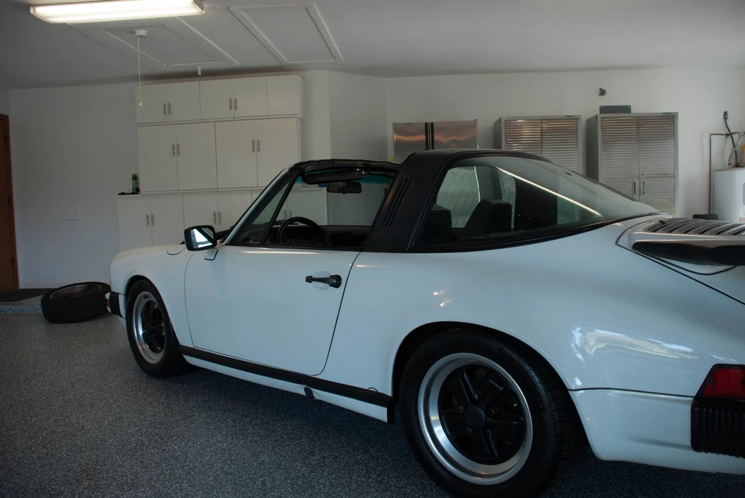 1984 Porsche 911 Carrera 3.2 - Image 17 of 31