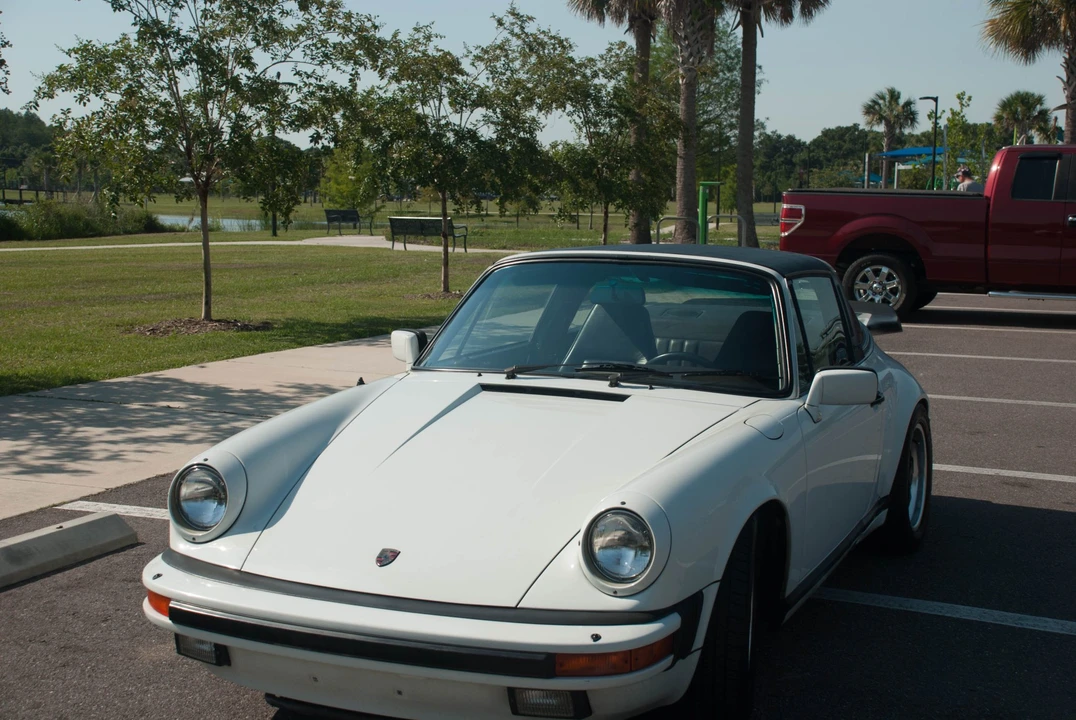 1984 Porsche 911 Carrera 3.2 - Image 2 of 31
