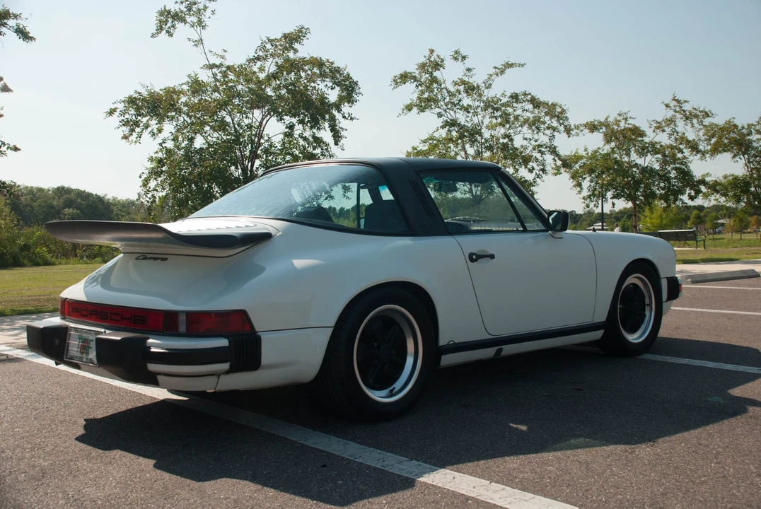 1984 Porsche 911 Carrera 3.2 - Image 7 of 31