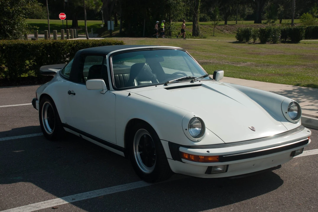 1984 Porsche 911 Carrera 3.2 - Image 9 of 31
