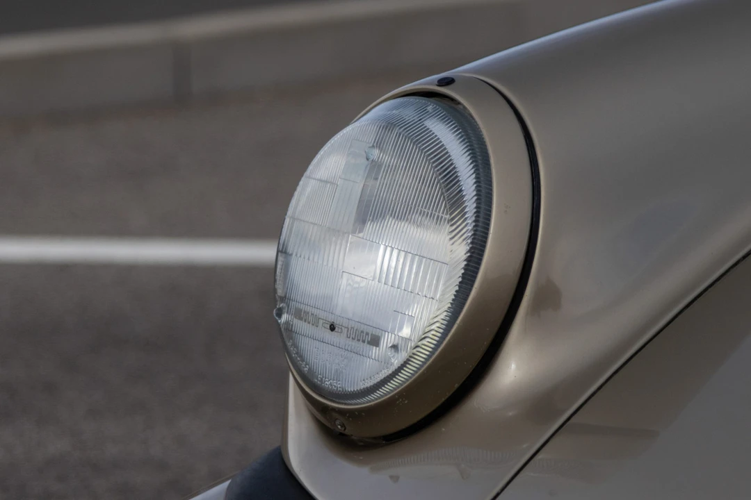1985 Porsche 911 Carrera 3.2 - Image 28 of 31