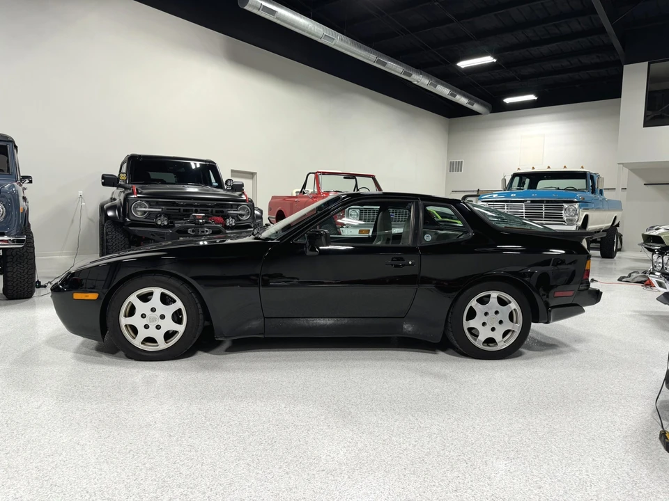 1989 Porsche 944 Turbo - Image 7 of 31