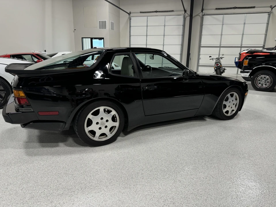 1989 Porsche 944 Turbo - Image 17 of 31