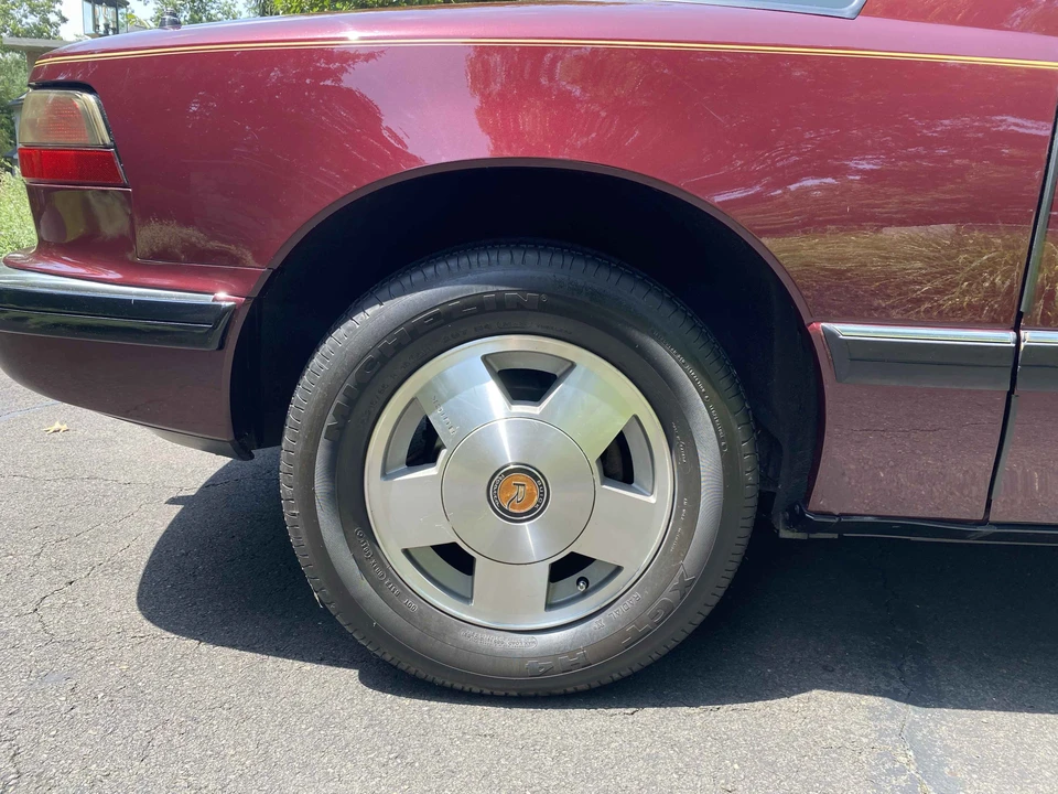 1990 Buick Reatta - Image 16 of 31