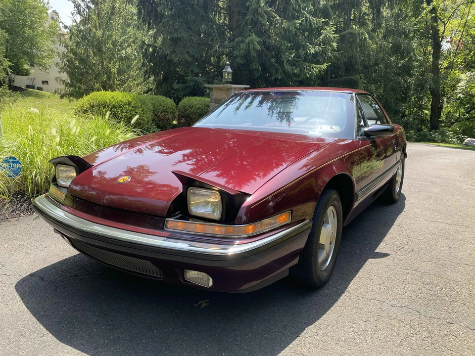 1990 Buick Reatta - Image 20 of 31