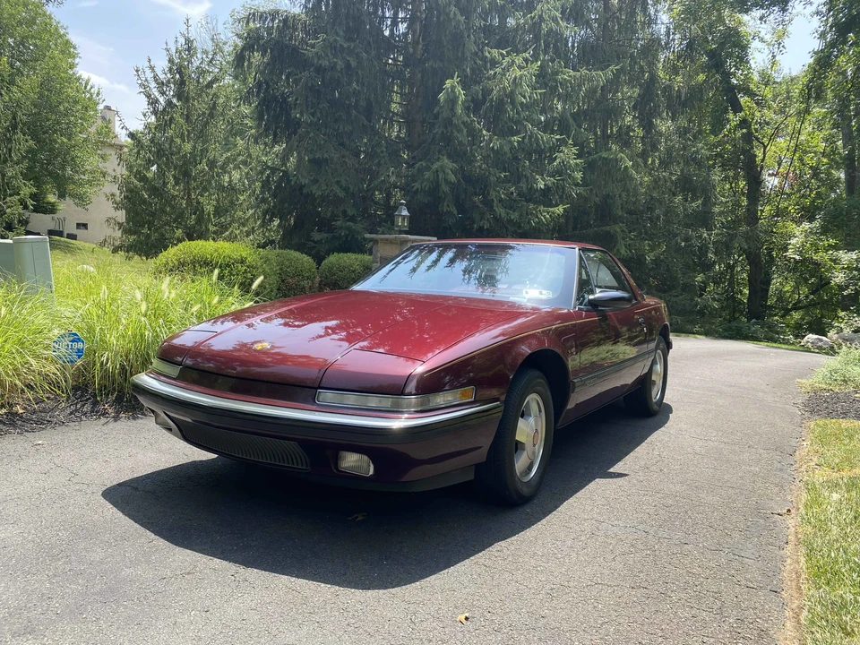1990 Buick Reatta - Image 2 of 31