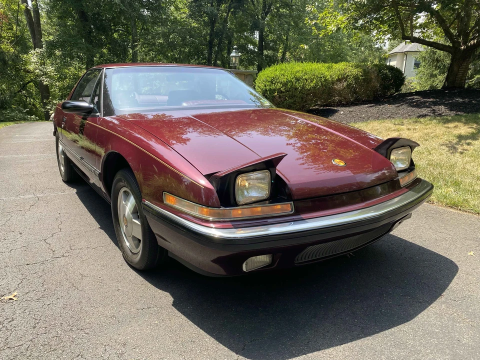 1990 Buick Reatta - Image 21 of 31