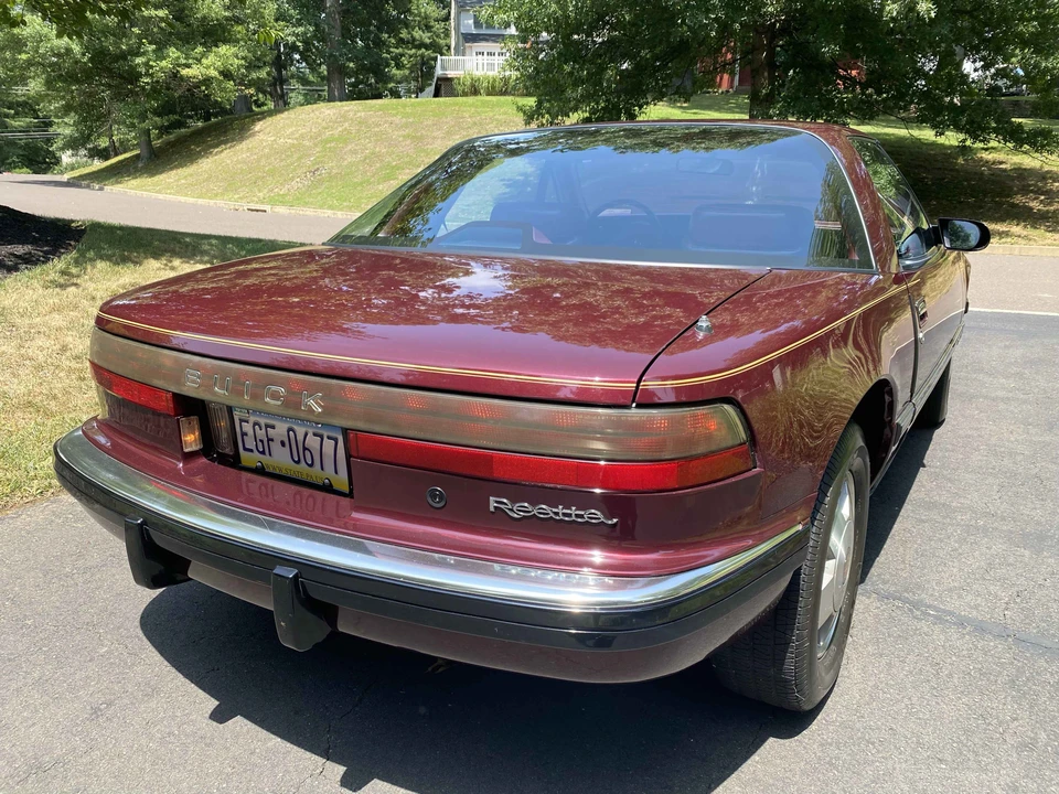 1990 Buick Reatta - Image 22 of 31