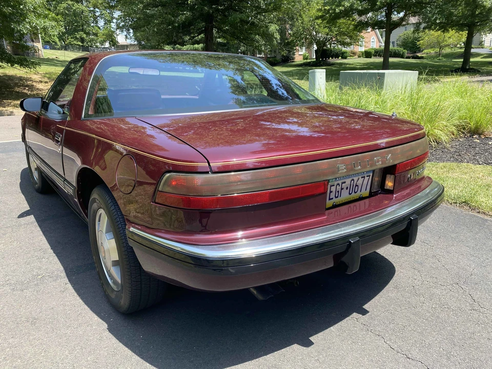 1990 Buick Reatta - Image 23 of 31