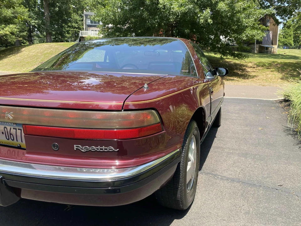 1990 Buick Reatta - Image 25 of 31