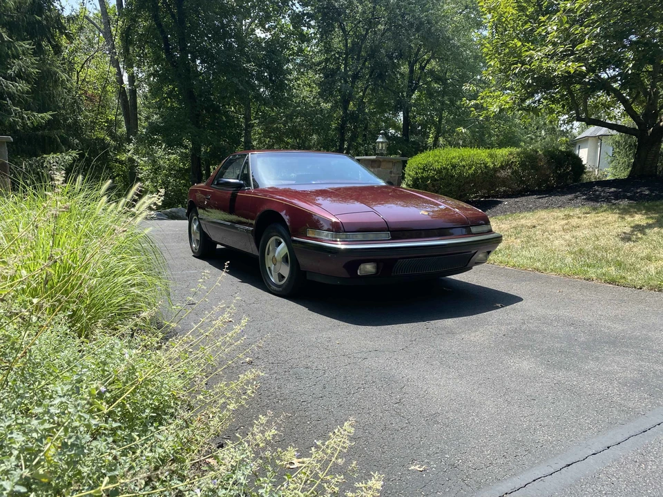 1990 Buick Reatta - Image 3 of 31